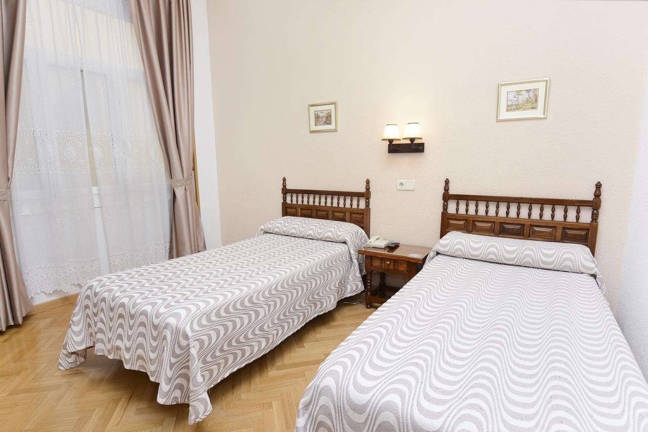 Hostal Biarritz Madrid Exterior foto